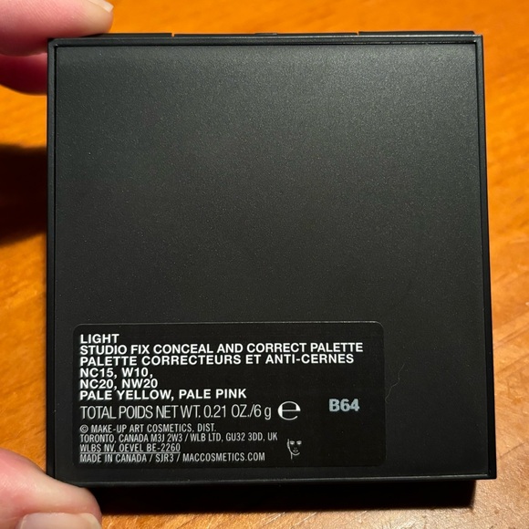 MAC Studio Fix Conceal and Correct Palette - Picture 8 of 16